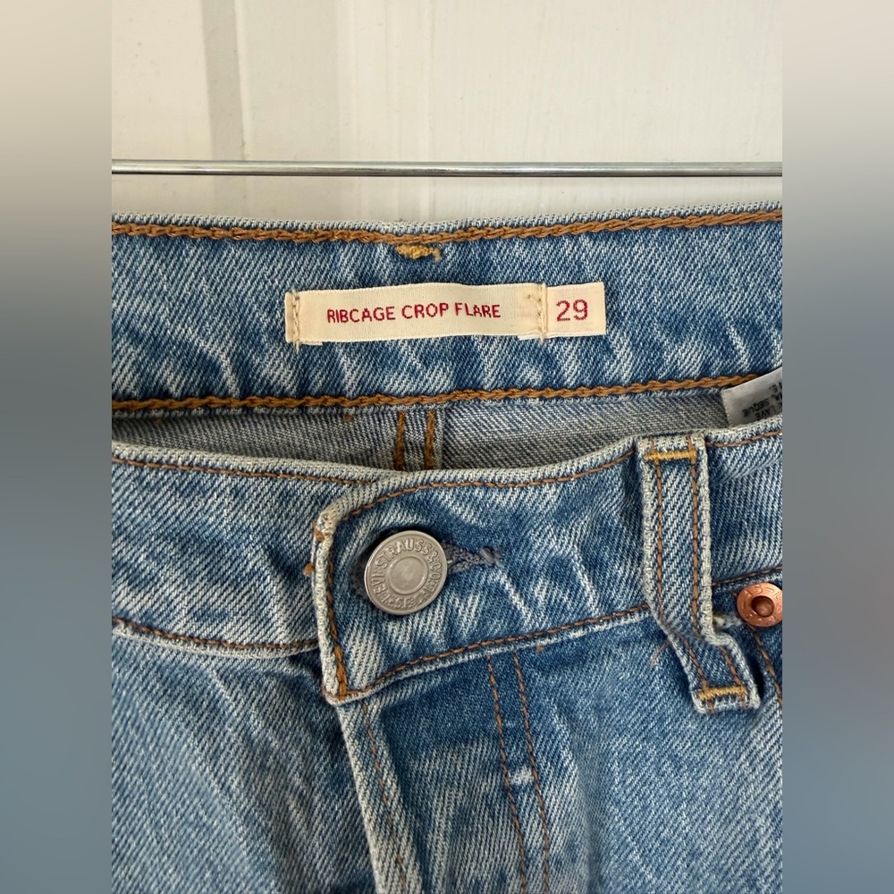 Levi’s Ribcage Cropped Flare - Picture 3 of 4